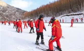 張家口崇禮區西灣子小學校長張志兵：希望培養出專業冰雪運動青少年人才