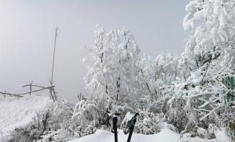 多地迎來(lái)“初雪” 旅企開(kāi)打冰雪旅游卡位戰(zhàn)