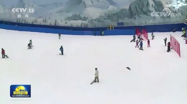 成都融創雪世界游客滑雪體驗