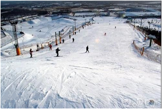 北京昌平軍都山滑雪場中級雪道
