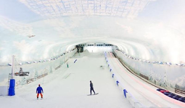 深圳阿爾卑斯室內(nèi)滑雪場(chǎng)