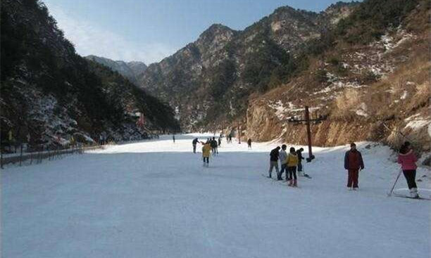 陜西商洛牧護關滑雪場