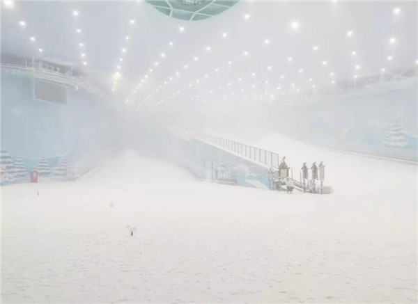 造雪進行時