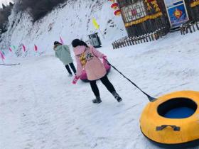 嬉雪樂園和小型滑雪場的區別
