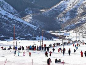 新疆烏魯木齊白云國(guó)際滑雪場(chǎng)