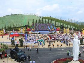 第四屆旅發(fā)會在關(guān)嶺冰雪小鎮(zhèn)舉行
