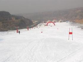 山西太原曦嶺國(guó)際滑雪場(chǎng)