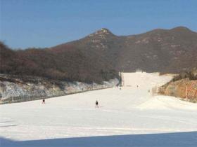 內蒙古扎蘭屯金龍山滑雪場
