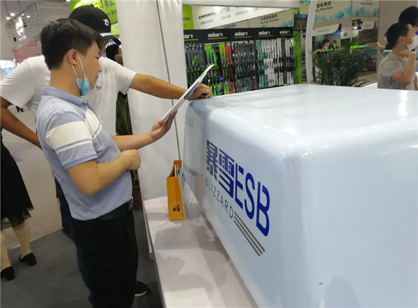 銘星冰雪暴雪ESB-A8室內造雪機-現場解惑答疑