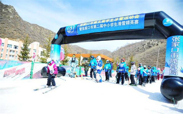 張家口市第五屆學生冰雪運動會比賽現場 7