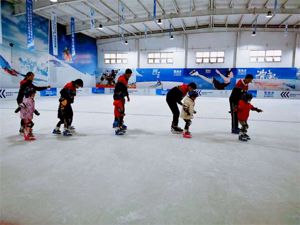 河北省三河市冰雪運(yùn)動進(jìn)校園活動持續(xù)推進(jìn)5