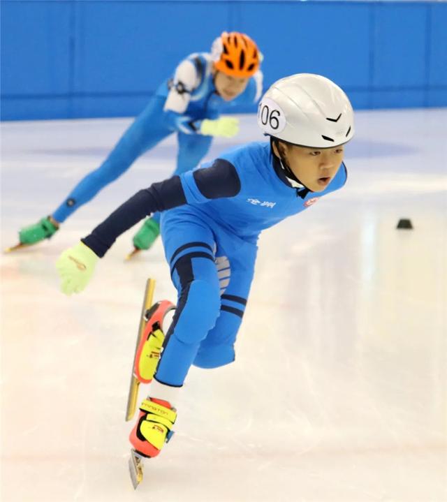 河北省第二屆冰雪運動會預選賽西部賽區(qū)速度滑冰比賽在滄舉行