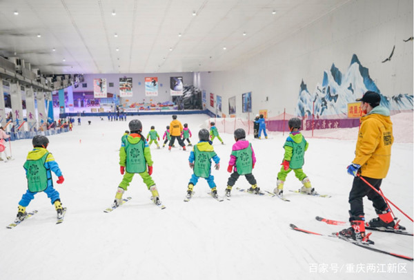 重慶際華園滑雪館內