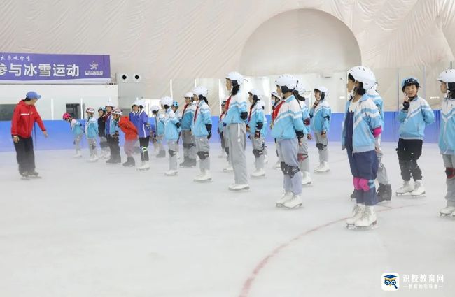 棗莊市立新小學西校開展冰雪運動教學進課堂活動2
