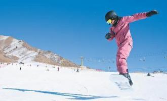 中國(guó)單個(gè)冰雪季游人超2億次 大國(guó)冰雪旅游時(shí)代來(lái)臨