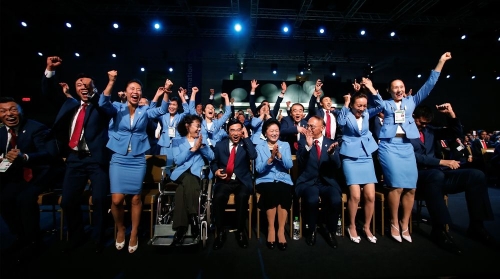 2015年7月31日，在吉隆坡舉行的國際奧委會第128次全會上，北京申冬奧代表團成員慶祝獲得舉辦權
