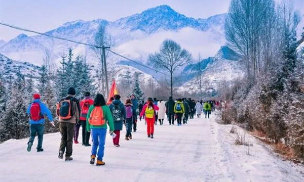 大力發(fā)展冰雪旅游經(jīng)濟(jì)，將“冷”資源變成“熱”產(chǎn)業(yè) 3
