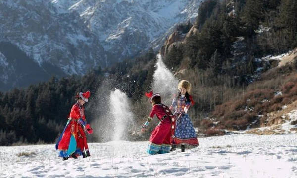 大力發(fā)展冰雪旅游經(jīng)濟(jì)，將“冷”資源變成“熱”產(chǎn)業(yè) 2