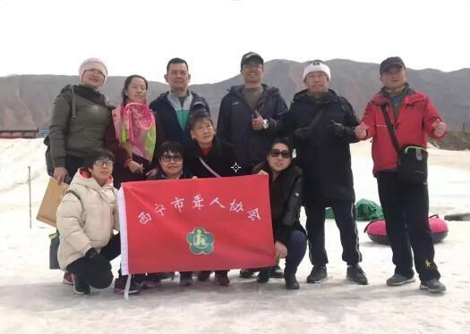 滑雪后來一張合影。