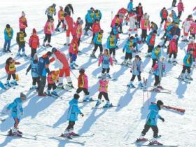 百余中小學生體驗冰雪樂趣