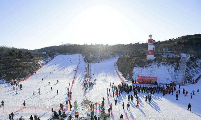 天津首屆大眾冰雪開板節拉開帷幕