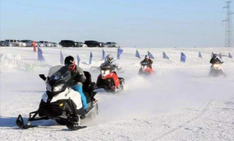 青島冰雪節(jié)預熱冬奧會 奧運冠軍現(xiàn)身為冰雪少年助力