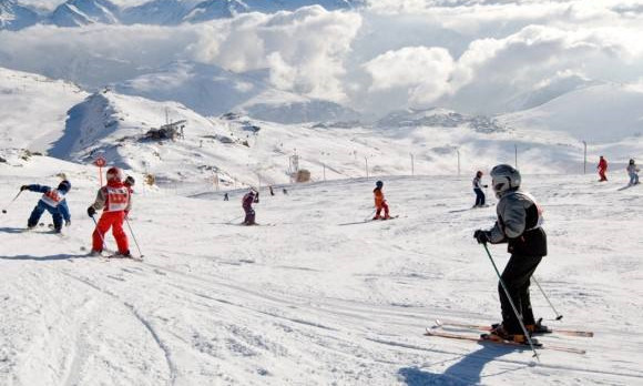 吉林加強冰雪經濟冰雪產業研究