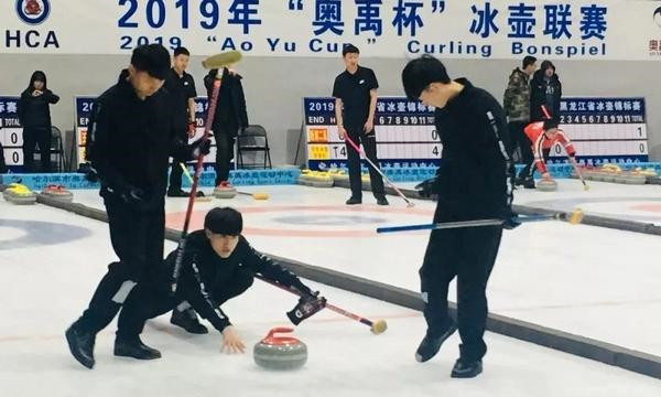 2019年“奧禹杯”冰壺聯(lián)賽開賽近百名運(yùn)動(dòng)員展開激烈角逐