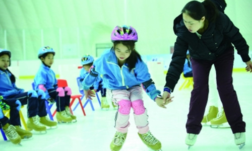 開展冰雪課程教育 培育校園冰雪教師 本市推進(jìn)青少年冰雪運(yùn)動普及
