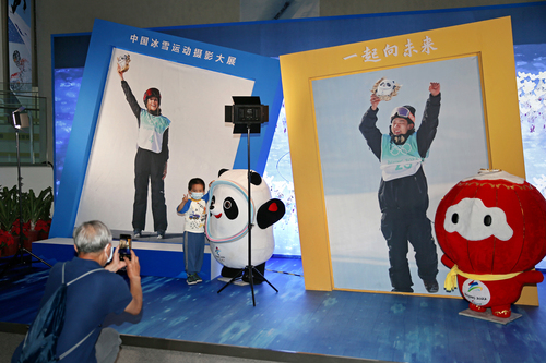“一起向未來”中國冰雪運動攝影大展精彩亮相奧林匹克塔 3