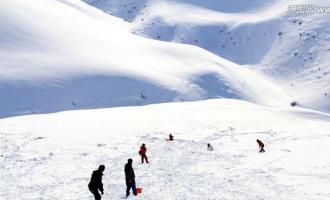 哪種類型的山坡適合建設室外滑雪場？