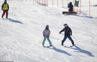 只要場地有坡度就可以建設滑雪場嗎？
