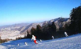 壓雪車屬于什么類型的滑雪場設備？