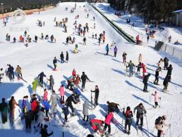 脫貧攻堅戰之滑雪場建設