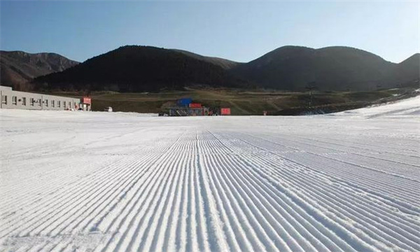 滑雪場建設造價多少錢一平