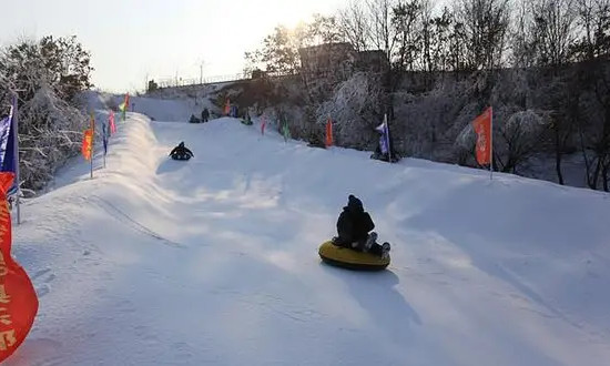 小型滑雪場沒有壓雪機怎么辦