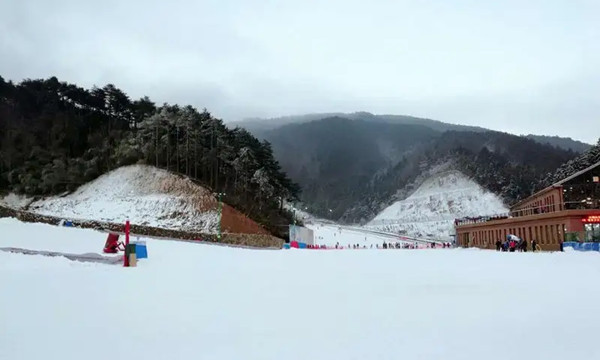人工滑雪場(chǎng)怎么建設(shè)的