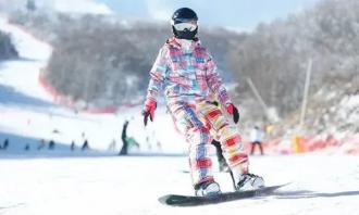 2021年北京市冰雪運(yùn)動(dòng)消費(fèi)人口人均消費(fèi)消費(fèi)超2.4萬元