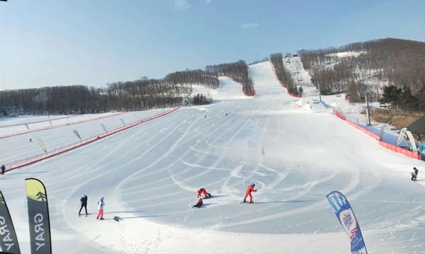 黑龍江佳木斯寶清·圣潔搖籃山滑雪場