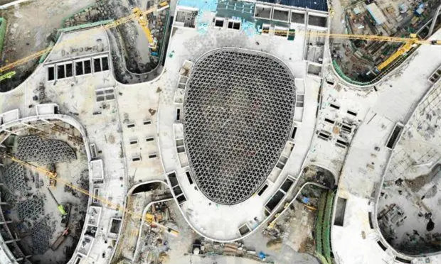 9月26日拍攝的在建的哈爾濱四季冰雪旅游項(xiàng)目(無(wú)人機(jī)照片)。